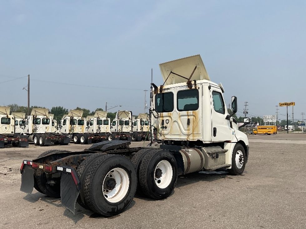 Day Cab Tractor-Heavy Duty Tractors-Freightliner-2019-T12664ST-Flint-MI-561,997\n\t\tmiles-$ 33,500 - Image 7