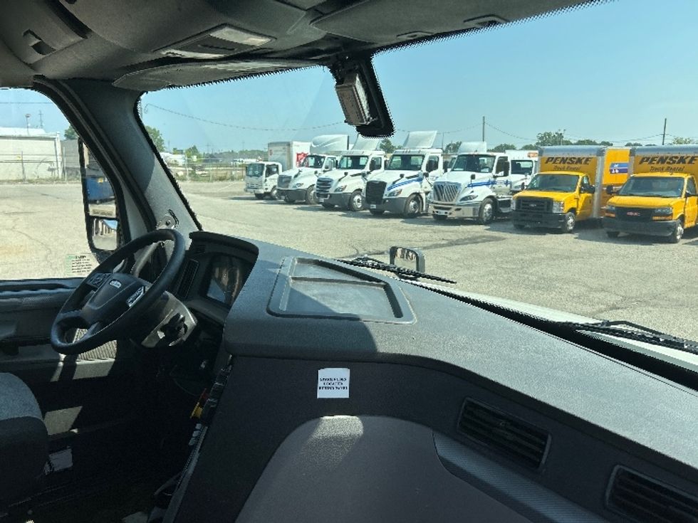 Day Cab Tractor-Heavy Duty Tractors-Freightliner-2019-T12664ST-Flint-MI-564,616\n\t\tmiles-$ 33,250 - Image 13