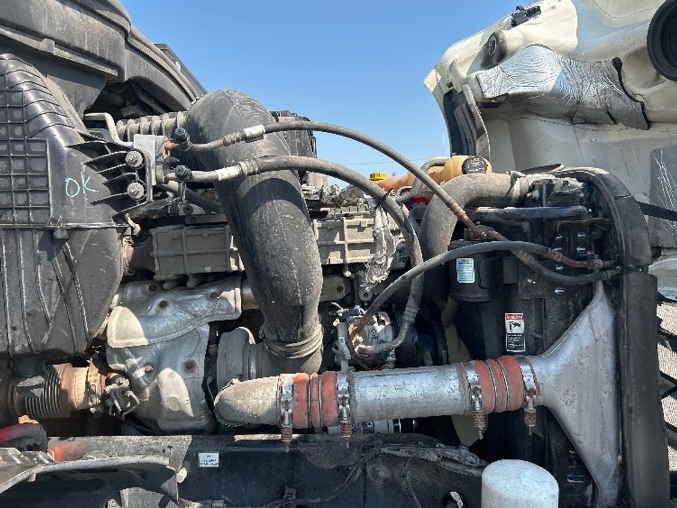 Day Cab Tractor-Heavy Duty Tractors-Freightliner-2019-T12664ST-Flint-MI-564,616\n\t\tmiles-$ 33,250 - Image 14