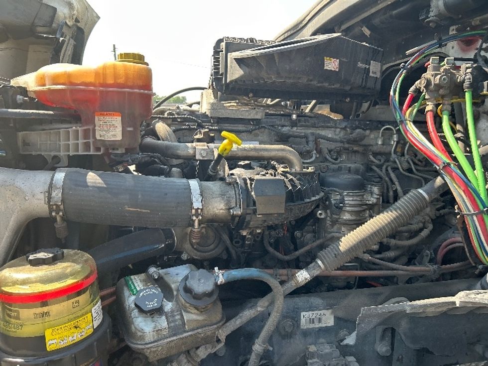 Day Cab Tractor-Heavy Duty Tractors-Freightliner-2019-T12664ST-Flint-MI-564,616\n\t\tmiles-$ 33,250 - Image 15