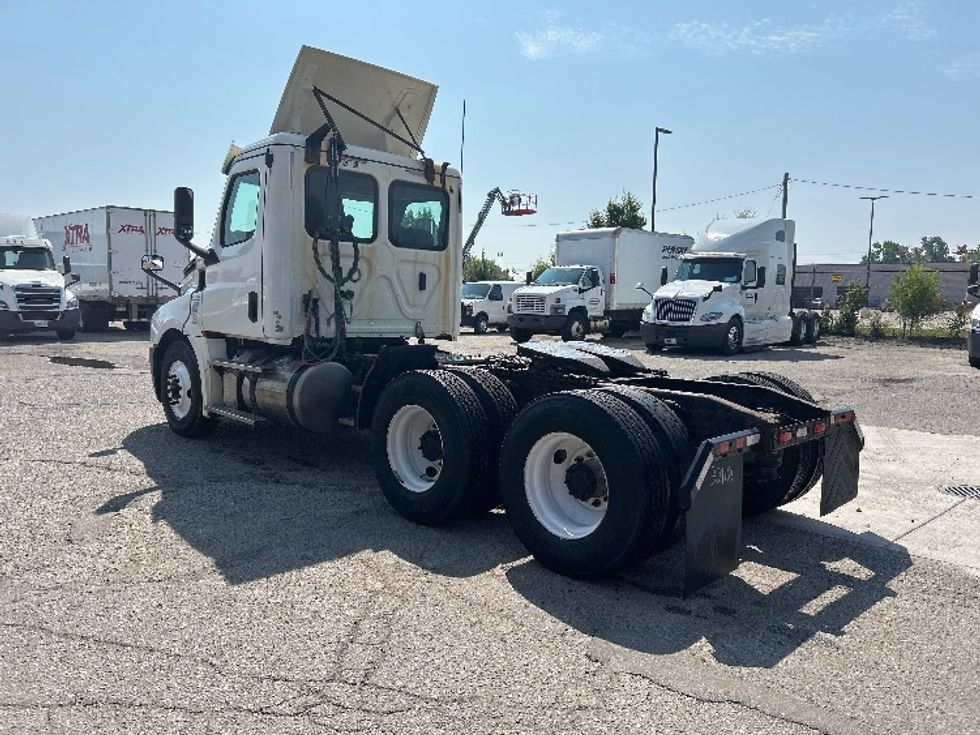 Day Cab Tractor-Heavy Duty Tractors-Freightliner-2019-T12664ST-Flint-MI-564,616\n\t\tmiles-$ 33,250 - Image 5