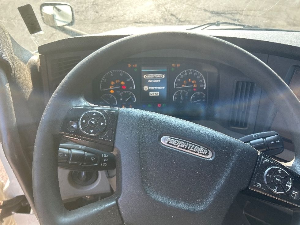 Day Cab Tractor-Heavy Duty Tractors-Freightliner-2019-T12664ST-Flint-MI-569,609\n\t\tmiles-$ 33,000 - Image 10