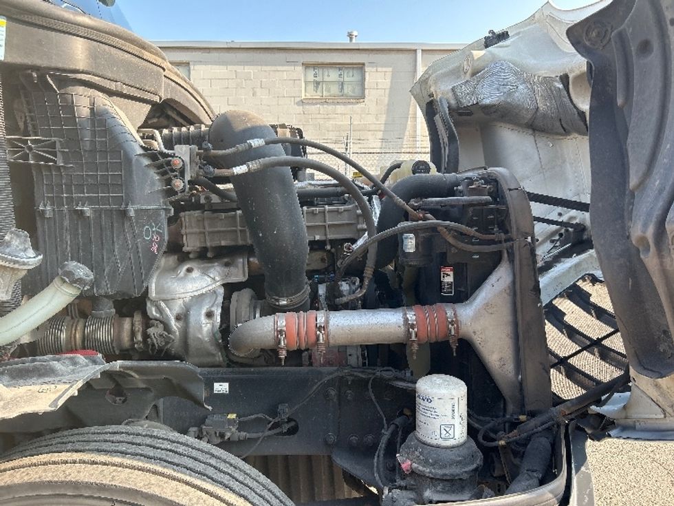 Day Cab Tractor-Heavy Duty Tractors-Freightliner-2019-T12664ST-Flint-MI-569,609\n\t\tmiles-$ 33,000 - Image 14