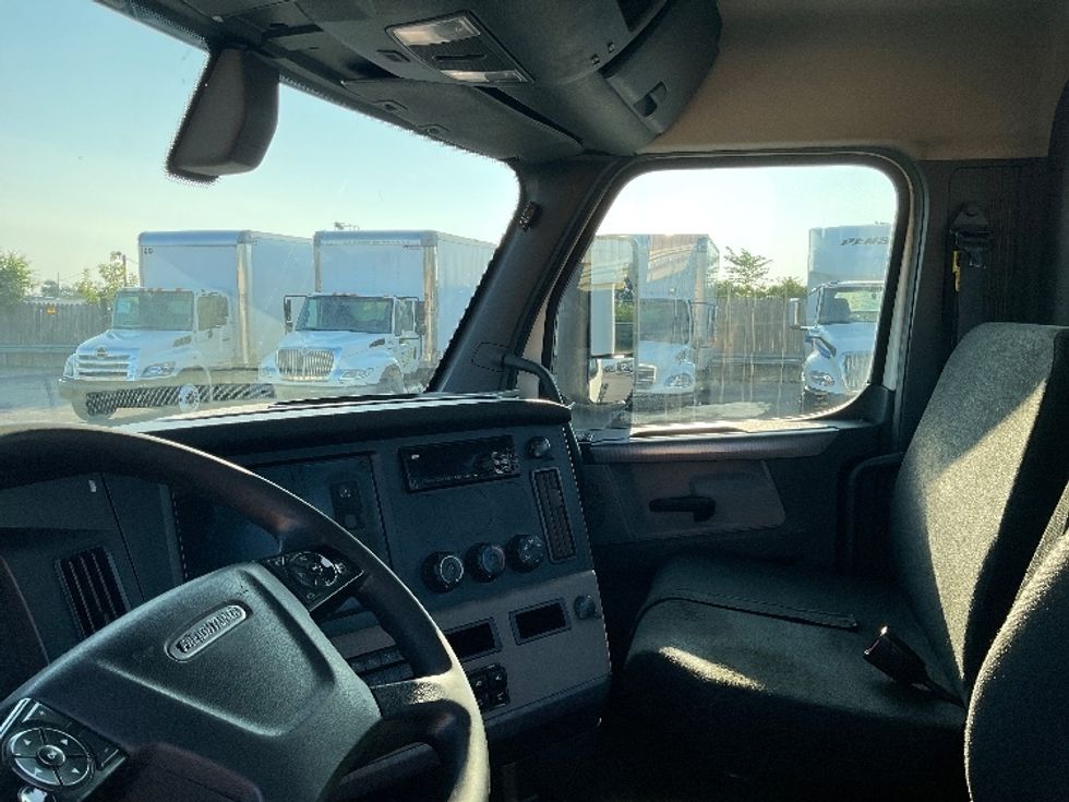 Day Cab Tractor-Heavy Duty Tractors-Freightliner-2019-T12664ST-Flint-MI-582,035\n\t\tmiles-$ 31,750 - Image 10