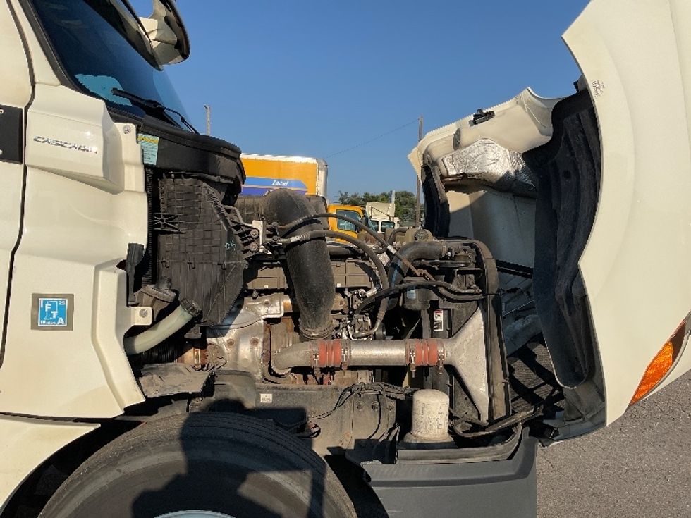 Day Cab Tractor-Heavy Duty Tractors-Freightliner-2019-T12664ST-Flint-MI-582,035\n\t\tmiles-$ 31,750 - Image 15