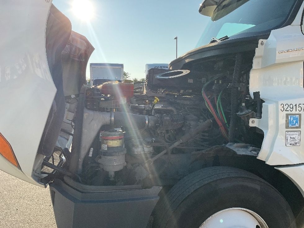 Day Cab Tractor-Heavy Duty Tractors-Freightliner-2019-T12664ST-Flint-MI-582,035\n\t\tmiles-$ 31,750 - Image 16