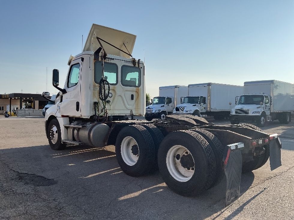 Day Cab Tractor-Heavy Duty Tractors-Freightliner-2019-T12664ST-Flint-MI-582,035\n\t\tmiles-$ 31,750 - Image 5