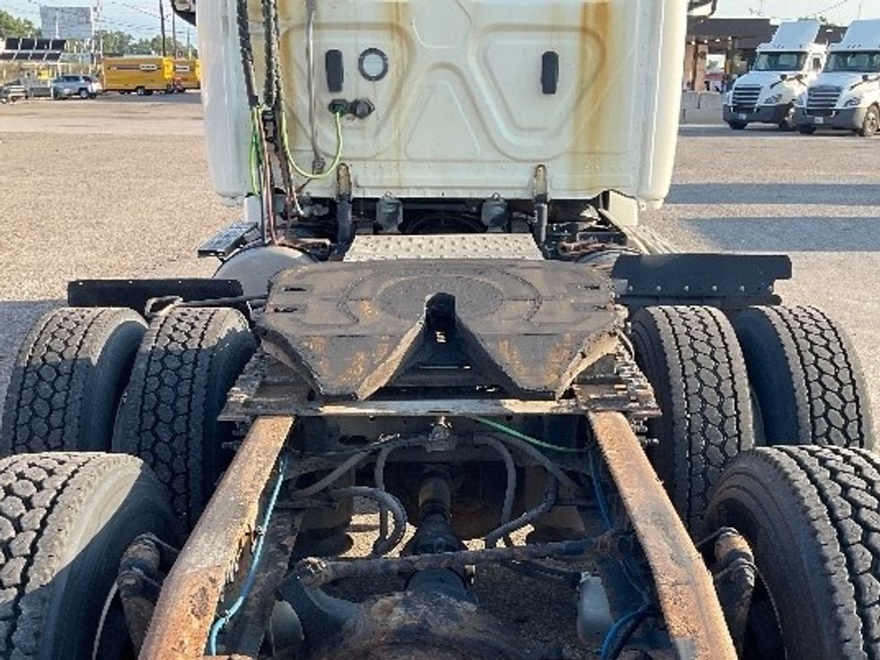 Day Cab Tractor-Heavy Duty Tractors-Freightliner-2019-T12664ST-Flint-MI-582,035\n\t\tmiles-$ 31,750 - Image 6