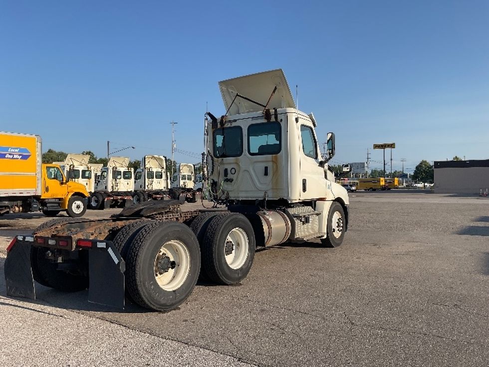 Day Cab Tractor-Heavy Duty Tractors-Freightliner-2019-T12664ST-Flint-MI-582,035\n\t\tmiles-$ 31,750 - Image 7