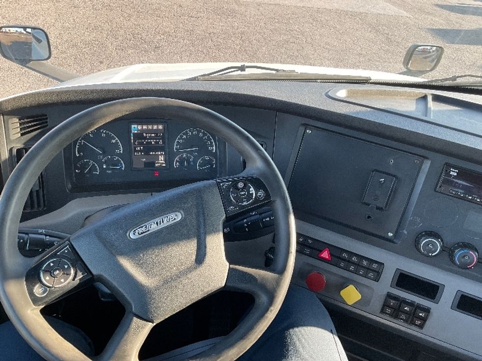 Day Cab Tractor-Heavy Duty Tractors-Freightliner-2019-T12664ST-Flint-MI-584,016\n\t\tmiles-$ 31,750 - Image 11