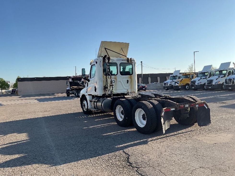 Day Cab Tractor-Heavy Duty Tractors-Freightliner-2019-T12664ST-Flint-MI-584,016\n\t\tmiles-$ 31,750 - Image 5
