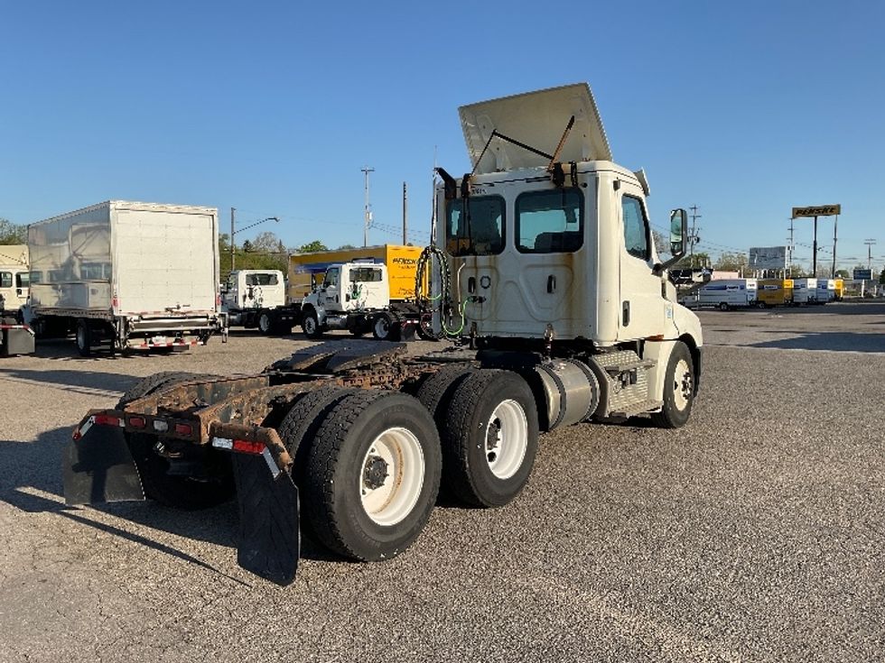 Day Cab Tractor-Heavy Duty Tractors-Freightliner-2019-T12664ST-Flint-MI-584,016\n\t\tmiles-$ 31,750 - Image 7