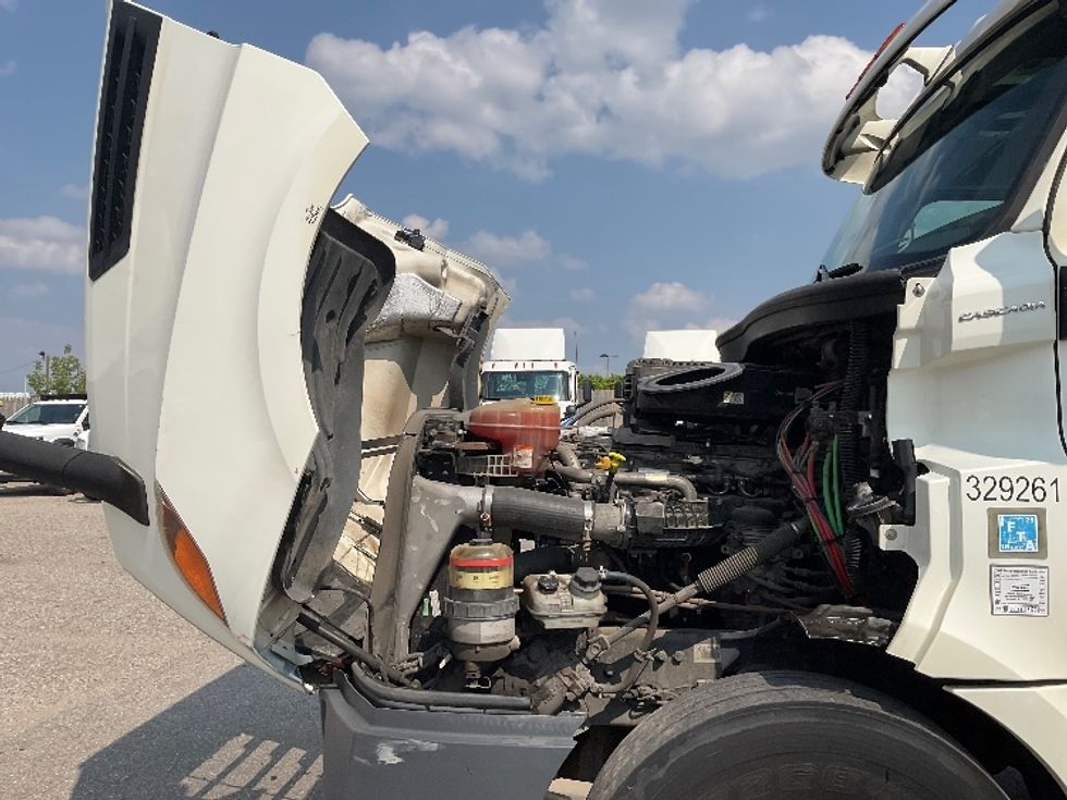 Day Cab Tractor-Heavy Duty Tractors-Freightliner-2019-T12664ST-Flint-MI-595,502\n\t\tmiles-$ 30,750 - Image 16