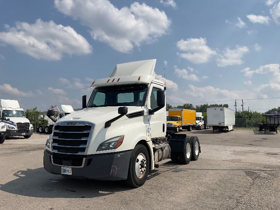 Day Cab Tractor-Heavy Duty Tractors-Freightliner-2019-T12664ST-Flint-MI-595,502\n\t\tmiles-$ 30,750 - Image 3
