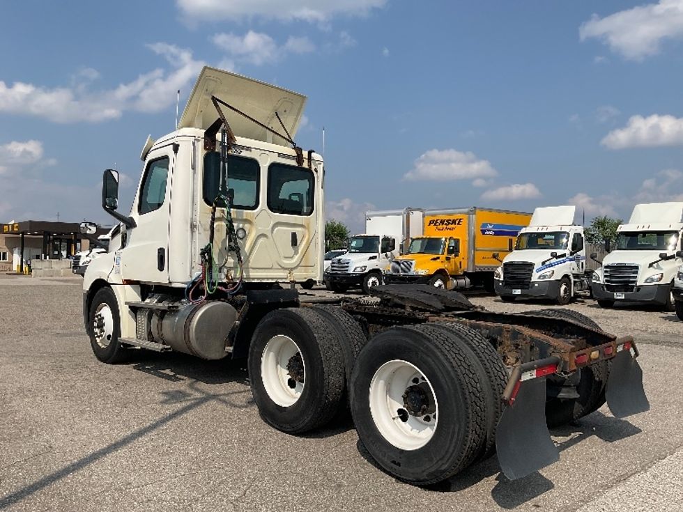 Day Cab Tractor-Heavy Duty Tractors-Freightliner-2019-T12664ST-Flint-MI-595,502\n\t\tmiles-$ 30,750 - Image 5