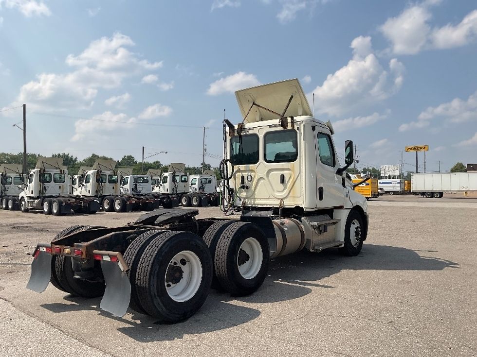 Day Cab Tractor-Heavy Duty Tractors-Freightliner-2019-T12664ST-Flint-MI-595,502\n\t\tmiles-$ 30,750 - Image 7