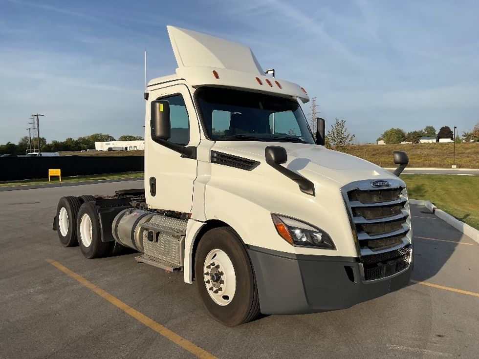 Day Cab Tractor-Heavy Duty Tractors-Freightliner-2019-T12664ST-Flint-MI-600,712\n\t\tmiles-$ 27,750 - Image 1
