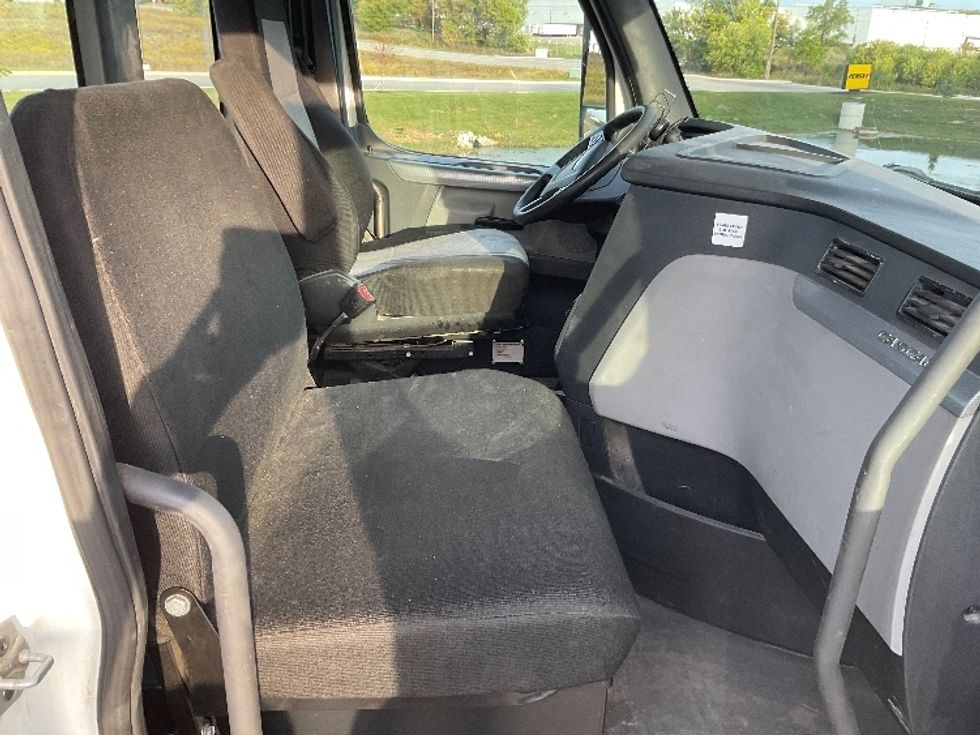 Day Cab Tractor-Heavy Duty Tractors-Freightliner-2019-T12664ST-Flint-MI-600,712\n\t\tmiles-$ 27,750 - Image 14