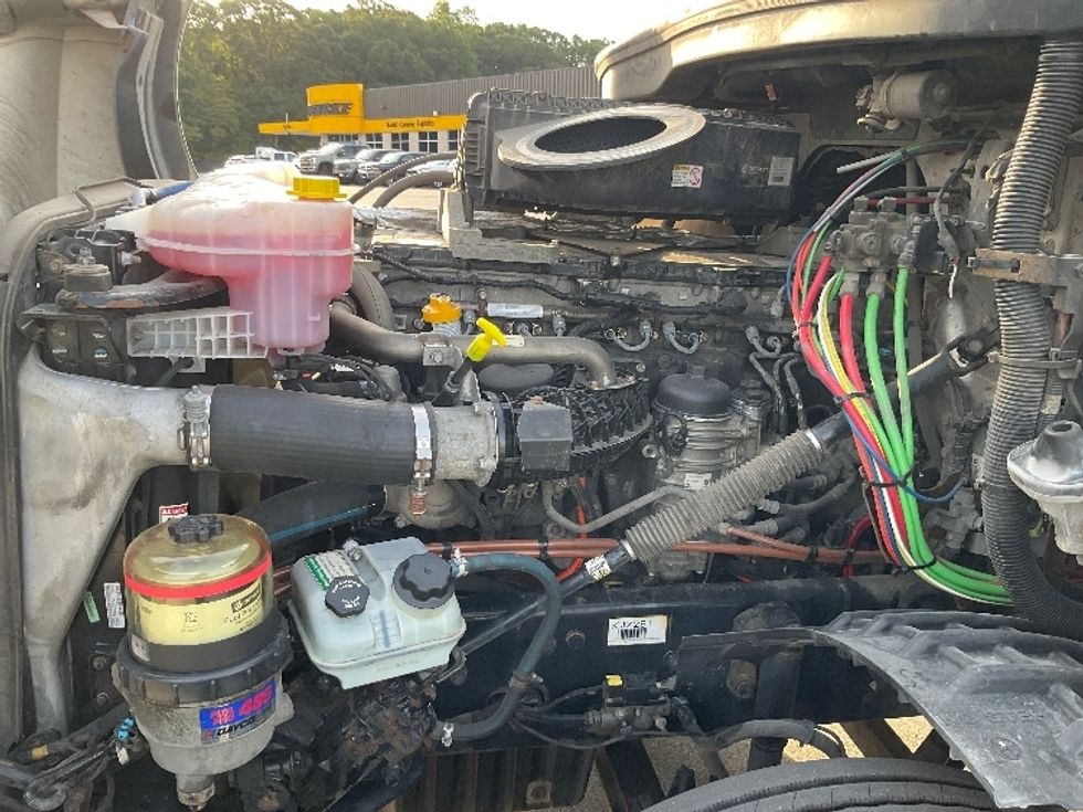 Day Cab Tractor-Heavy Duty Tractors-Freightliner-2019-T12664ST-Flint-MI-600,712\n\t\tmiles-$ 27,750 - Image 16