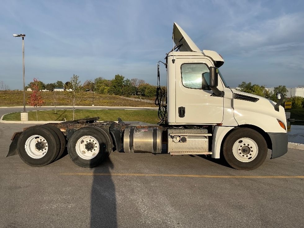 Day Cab Tractor-Heavy Duty Tractors-Freightliner-2019-T12664ST-Flint-MI-600,712\n\t\tmiles-$ 27,750 - Image 8