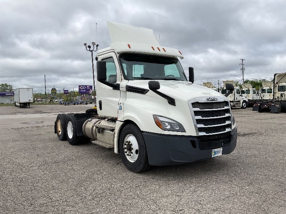 Day Cab Tractor-Heavy Duty Tractors-Freightliner-2019-T12664ST-Flint-MI-607,198\n\t\tmiles-$ 29,750 - Image 1