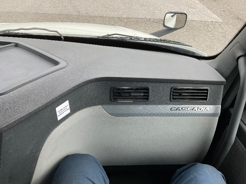 Day Cab Tractor-Heavy Duty Tractors-Freightliner-2019-T12664ST-Flint-MI-607,198\n\t\tmiles-$ 29,750 - Image 13