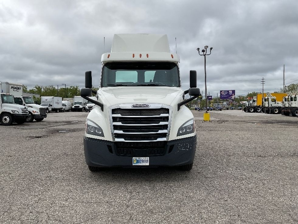 Day Cab Tractor-Heavy Duty Tractors-Freightliner-2019-T12664ST-Flint-MI-607,198\n\t\tmiles-$ 29,750 - Image 2