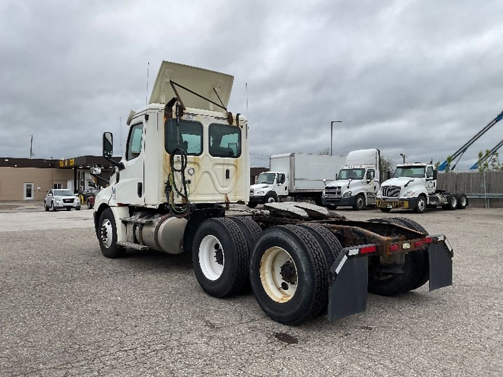Day Cab Tractor-Heavy Duty Tractors-Freightliner-2019-T12664ST-Flint-MI-607,198\n\t\tmiles-$ 29,750 - Image 5