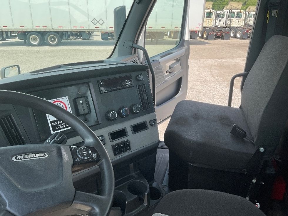 Day Cab Tractor-Heavy Duty Tractors-Freightliner-2019-T12664ST-Flint-MI-611,326\n\t\tmiles-$ 29,500 - Image 10