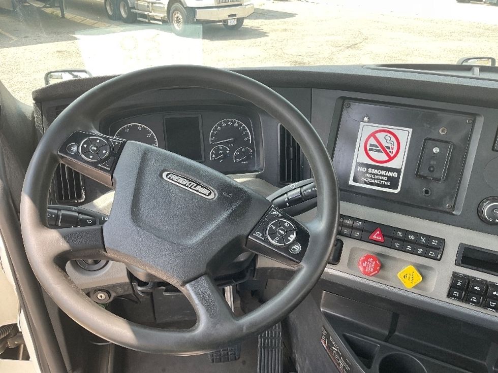 Day Cab Tractor-Heavy Duty Tractors-Freightliner-2019-T12664ST-Flint-MI-611,326\n\t\tmiles-$ 29,500 - Image 11