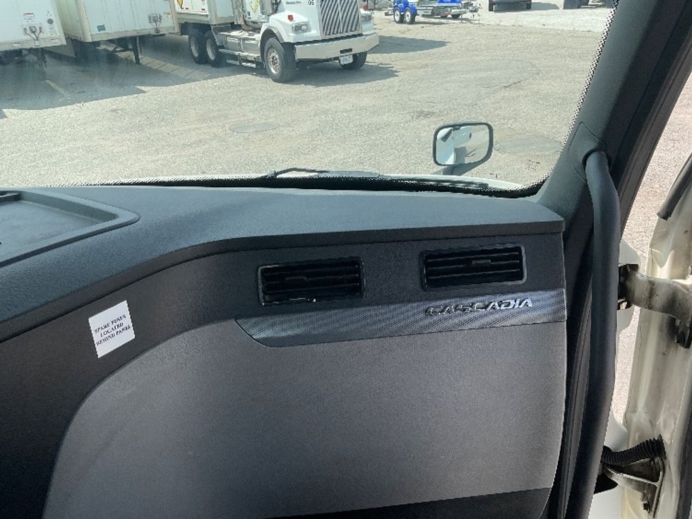 Day Cab Tractor-Heavy Duty Tractors-Freightliner-2019-T12664ST-Flint-MI-611,326\n\t\tmiles-$ 29,500 - Image 13