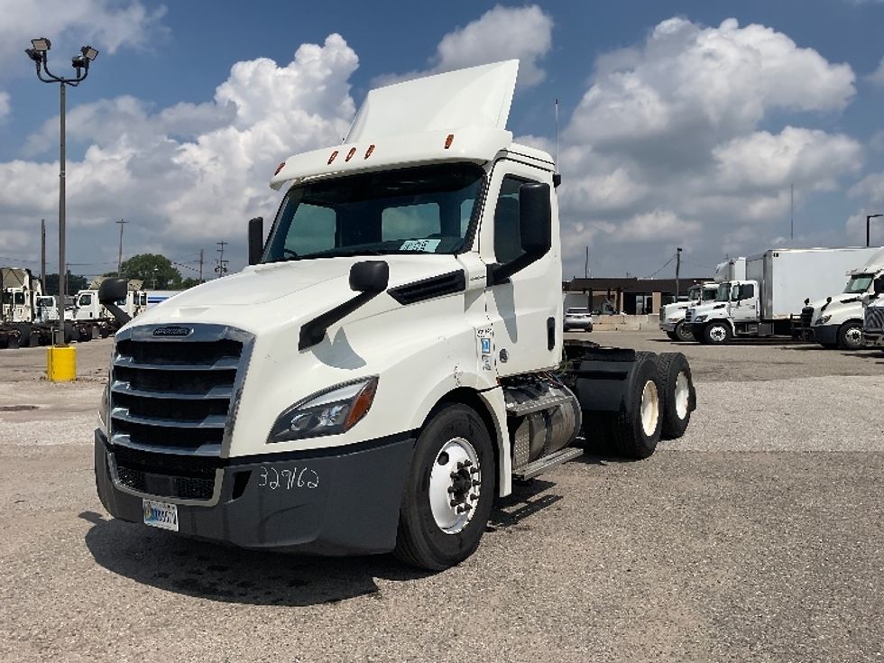Day Cab Tractor-Heavy Duty Tractors-Freightliner-2019-T12664ST-Flint-MI-611,326\n\t\tmiles-$ 29,500 - Image 3