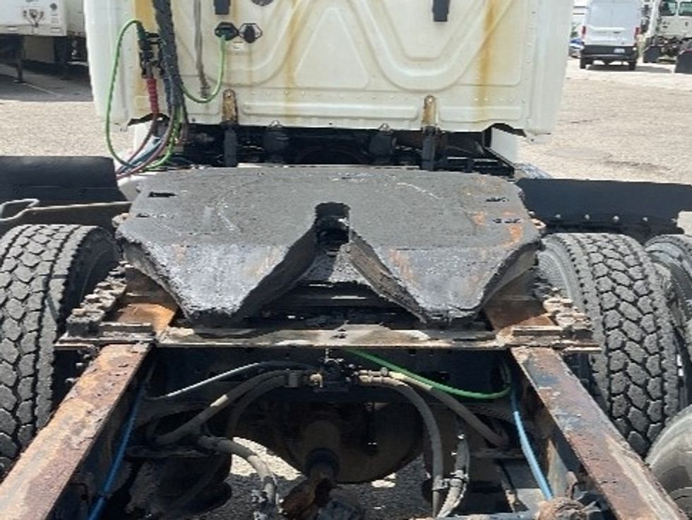 Day Cab Tractor-Heavy Duty Tractors-Freightliner-2019-T12664ST-Flint-MI-611,326\n\t\tmiles-$ 29,500 - Image 6