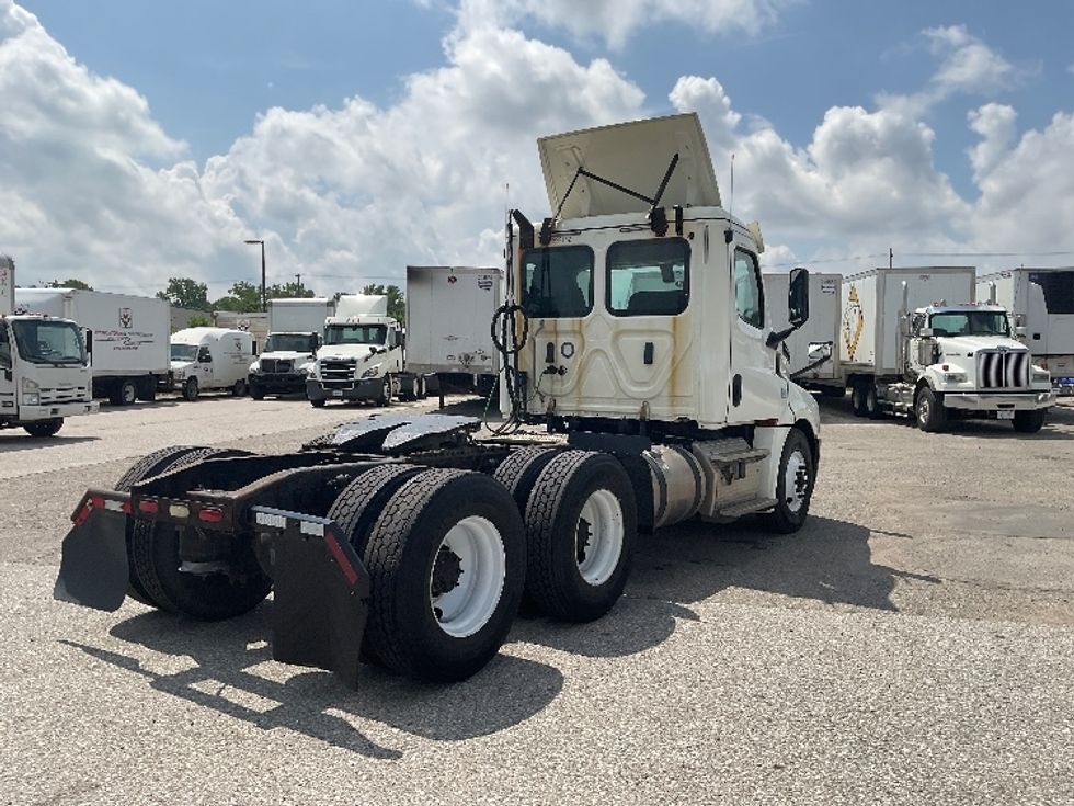 Day Cab Tractor-Heavy Duty Tractors-Freightliner-2019-T12664ST-Flint-MI-611,326\n\t\tmiles-$ 29,500 - Image 7