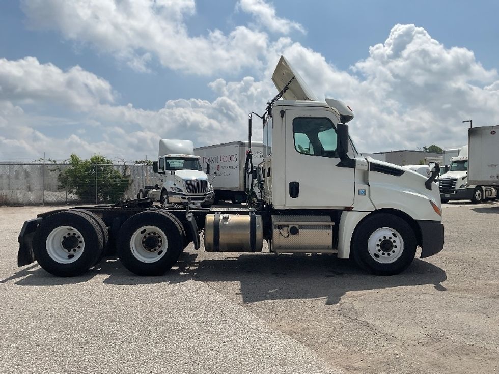 Day Cab Tractor-Heavy Duty Tractors-Freightliner-2019-T12664ST-Flint-MI-611,326\n\t\tmiles-$ 29,500 - Image 8