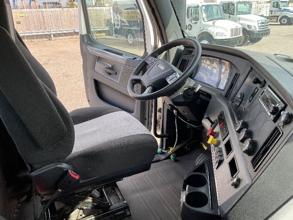 Day Cab Tractor-Heavy Duty Tractors-Freightliner-2019-T12664ST-Flint-MI-625,831\n\t\tmiles-$ 28,250 - Image 14