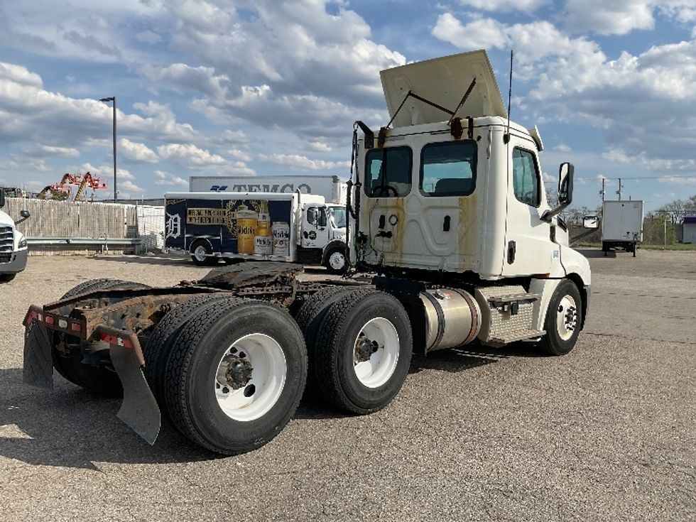 Day Cab Tractor-Heavy Duty Tractors-Freightliner-2019-T12664ST-Flint-MI-625,831\n\t\tmiles-$ 28,250 - Image 7