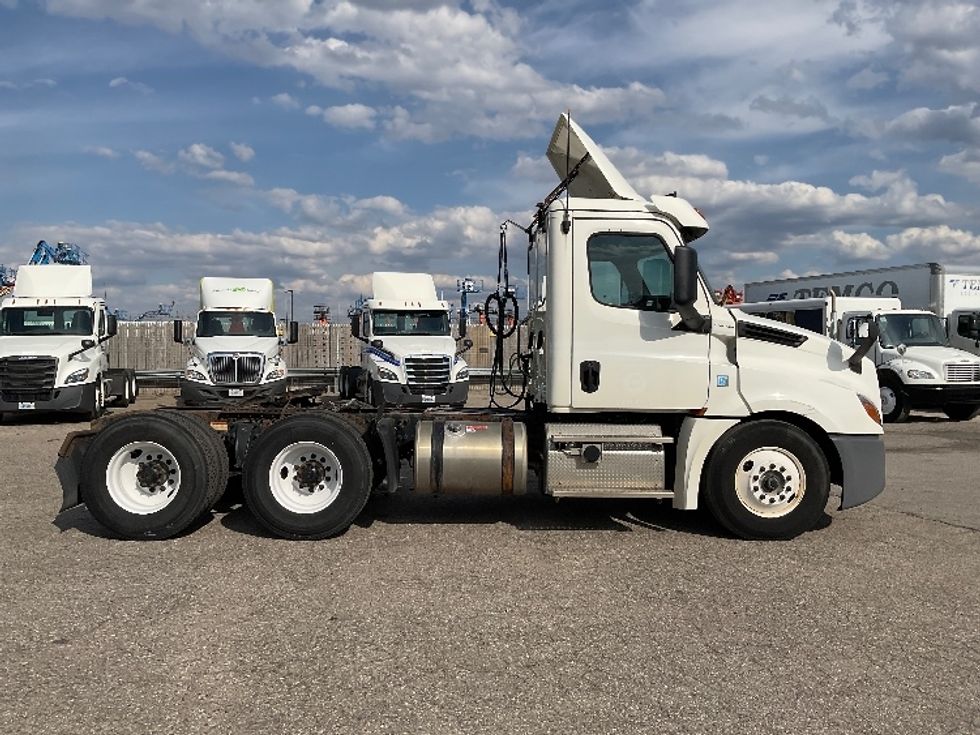Day Cab Tractor-Heavy Duty Tractors-Freightliner-2019-T12664ST-Flint-MI-625,831\n\t\tmiles-$ 28,250 - Image 8