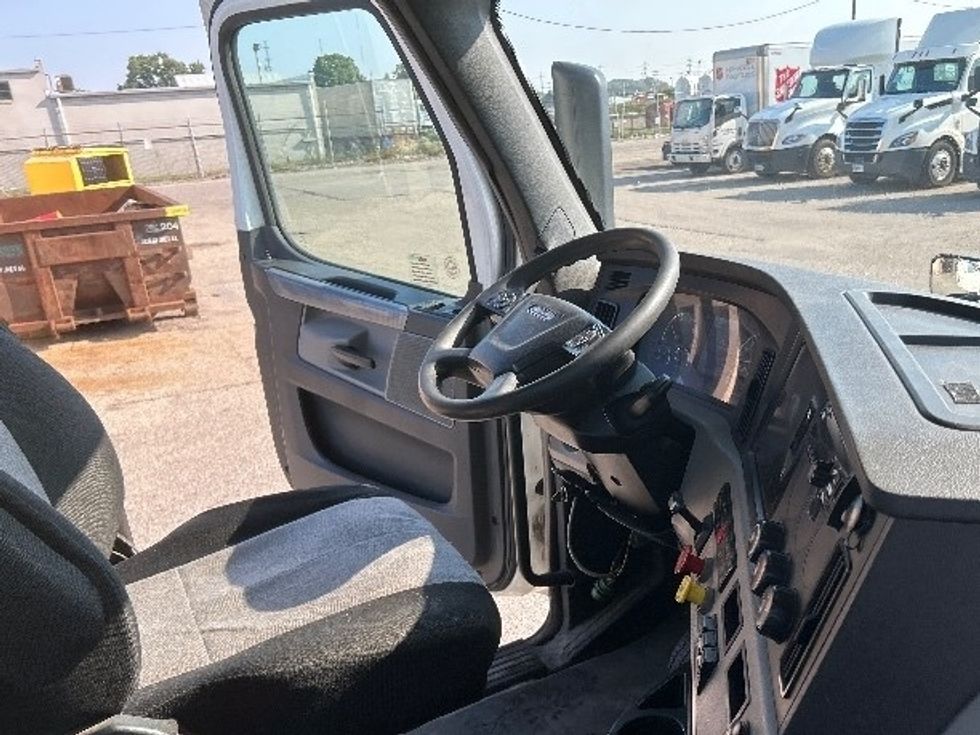 Day Cab Tractor-Heavy Duty Tractors-Freightliner-2019-T12664ST-Flint-MI-637,286\n\t\tmiles-$ 27,500 - Image 13