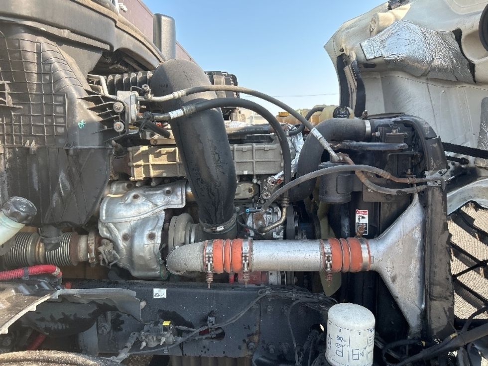 Day Cab Tractor-Heavy Duty Tractors-Freightliner-2019-T12664ST-Flint-MI-637,286\n\t\tmiles-$ 27,500 - Image 14