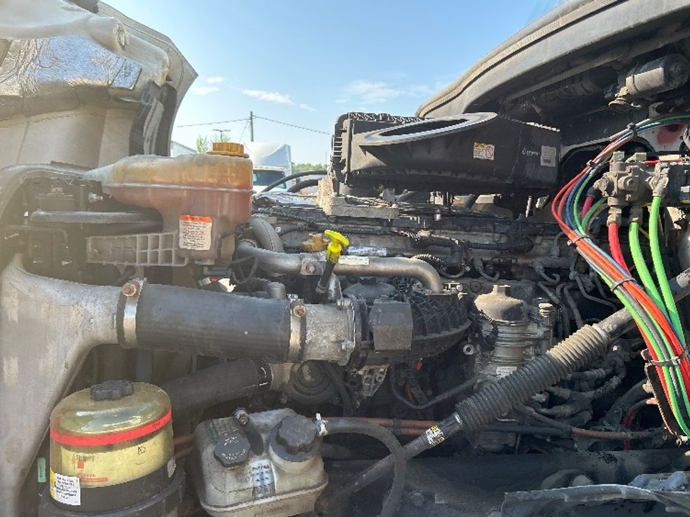 Day Cab Tractor-Heavy Duty Tractors-Freightliner-2019-T12664ST-Flint-MI-637,286\n\t\tmiles-$ 27,500 - Image 15