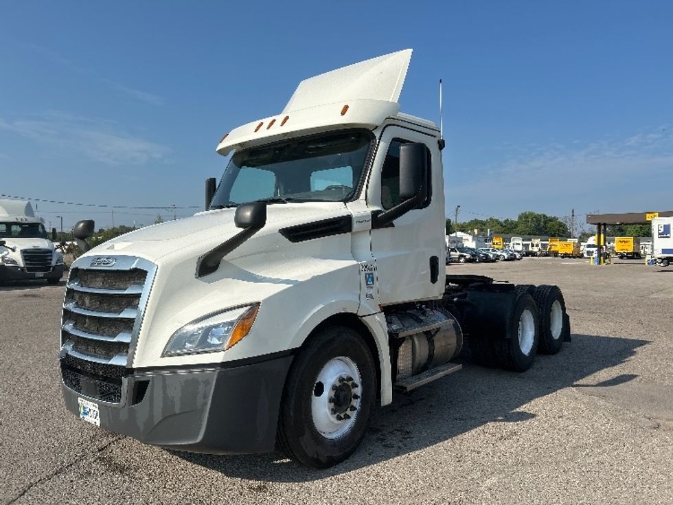 Day Cab Tractor-Heavy Duty Tractors-Freightliner-2019-T12664ST-Flint-MI-637,286\n\t\tmiles-$ 27,500 - Image 3
