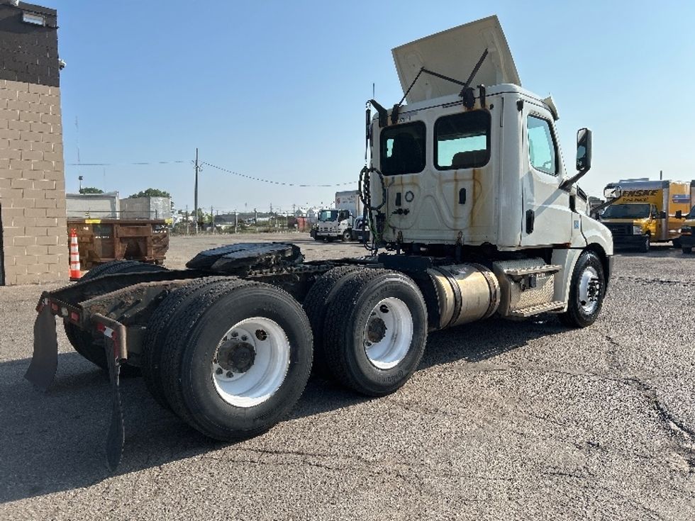 Day Cab Tractor-Heavy Duty Tractors-Freightliner-2019-T12664ST-Flint-MI-637,286\n\t\tmiles-$ 27,500 - Image 6