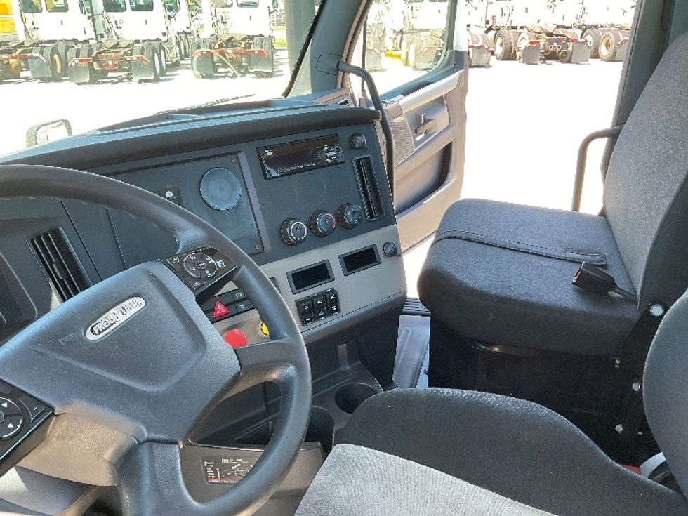 Day Cab Tractor-Heavy Duty Tractors-Freightliner-2019-T12664ST-Flint-MI-663,007\n\t\tmiles-$ 26,750 - Image 10