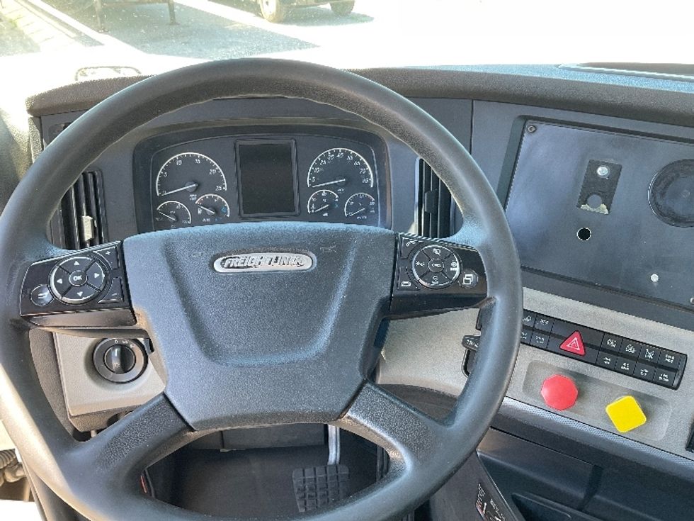 Day Cab Tractor-Heavy Duty Tractors-Freightliner-2019-T12664ST-Flint-MI-663,007\n\t\tmiles-$ 26,750 - Image 11