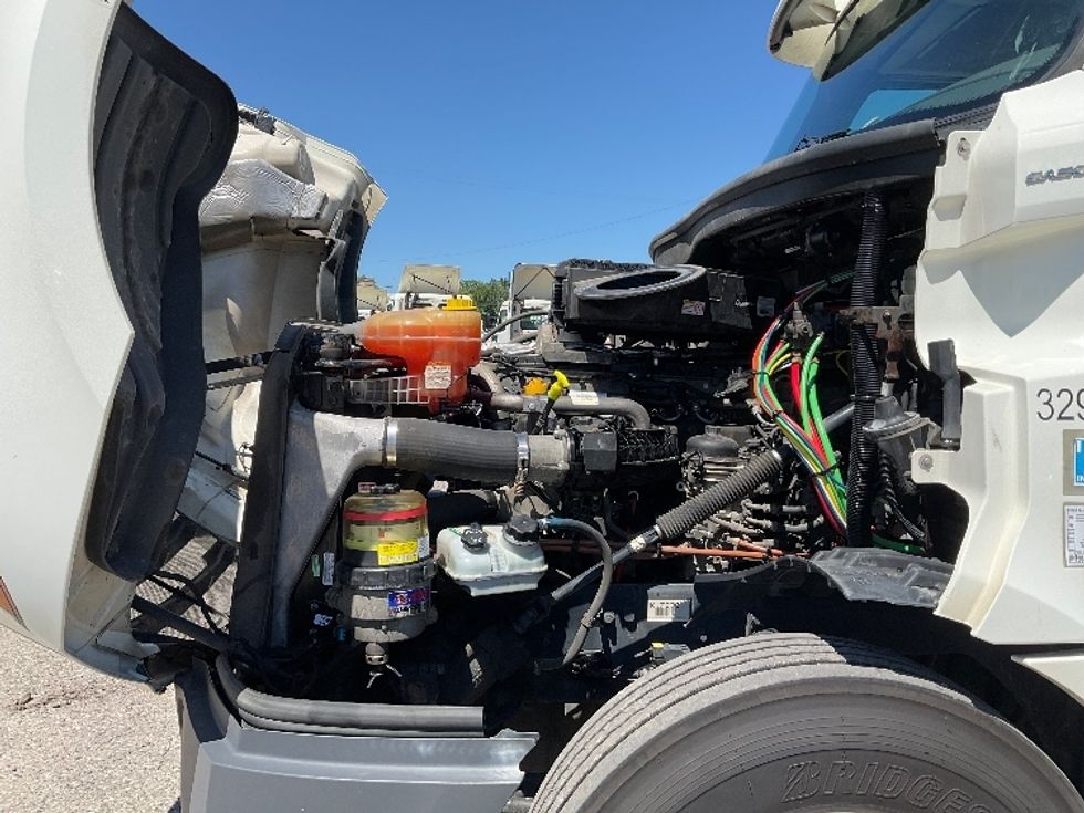 Day Cab Tractor-Heavy Duty Tractors-Freightliner-2019-T12664ST-Flint-MI-663,007\n\t\tmiles-$ 26,750 - Image 16