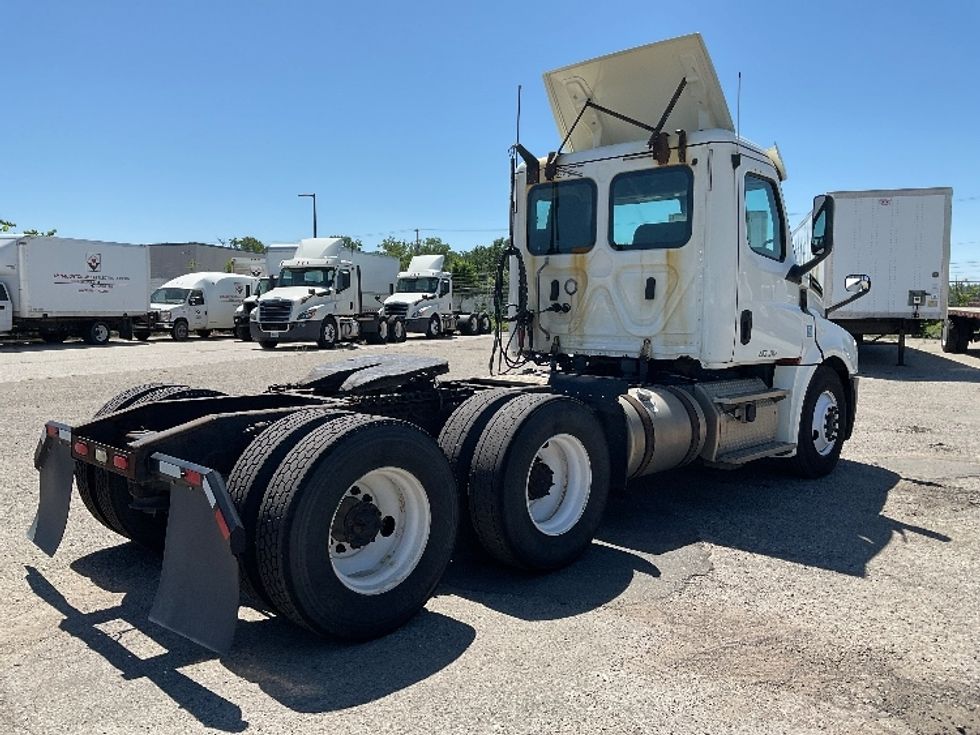 Day Cab Tractor-Heavy Duty Tractors-Freightliner-2019-T12664ST-Flint-MI-663,007\n\t\tmiles-$ 26,750 - Image 7