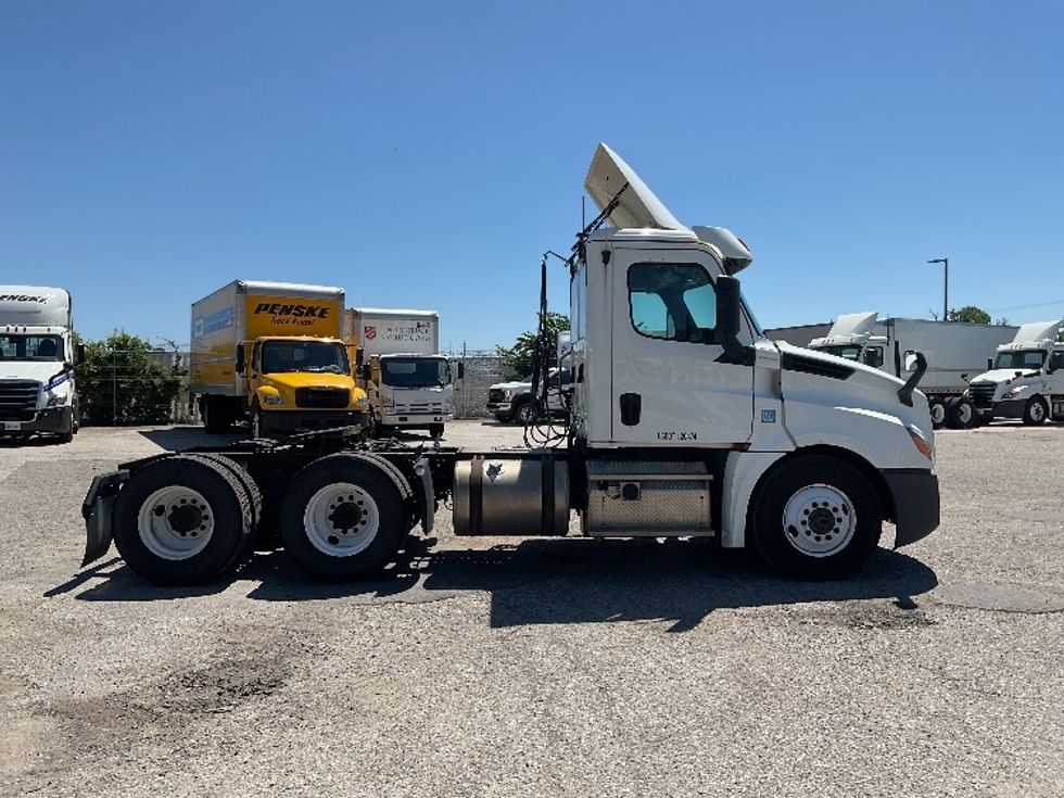 Day Cab Tractor-Heavy Duty Tractors-Freightliner-2019-T12664ST-Flint-MI-663,007\n\t\tmiles-$ 26,750 - Image 8
