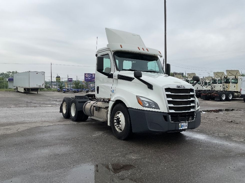 Day Cab Tractor-Heavy Duty Tractors-Freightliner-2019-T12664ST-Flint-MI-670,622\n\t\tmiles-$ 26,750 - Image 1