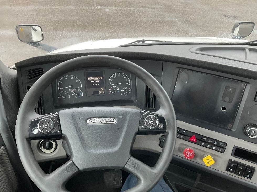 Day Cab Tractor-Heavy Duty Tractors-Freightliner-2019-T12664ST-Flint-MI-670,622\n\t\tmiles-$ 26,750 - Image 11